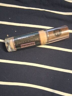 Revolution Infinite Conceal And Define Concealer - Shade C4